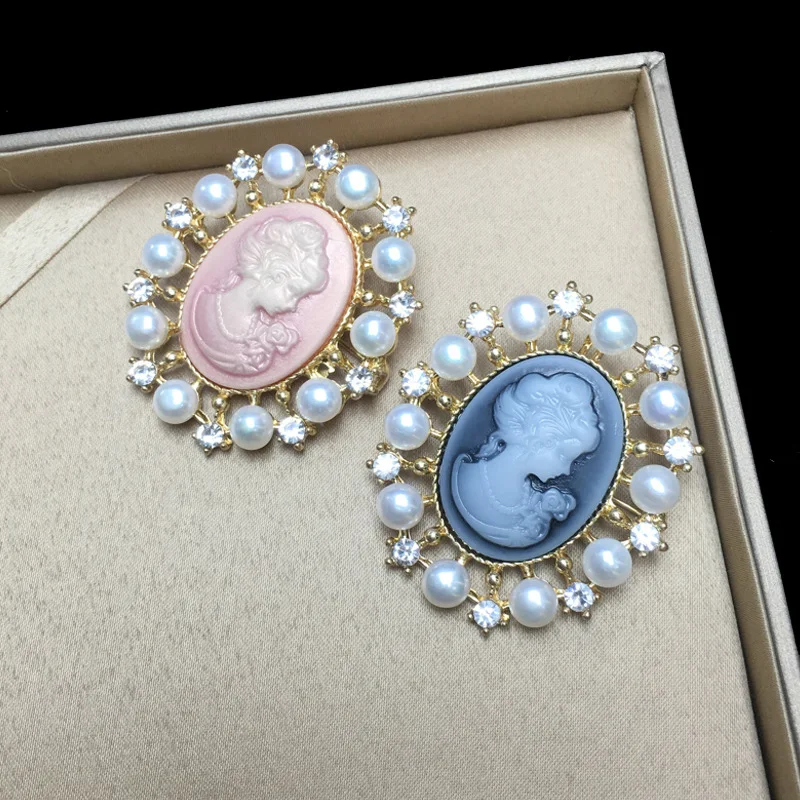

Natural freshwater pearl brooch Cameo embossed brooch sweater chain pendant double corset