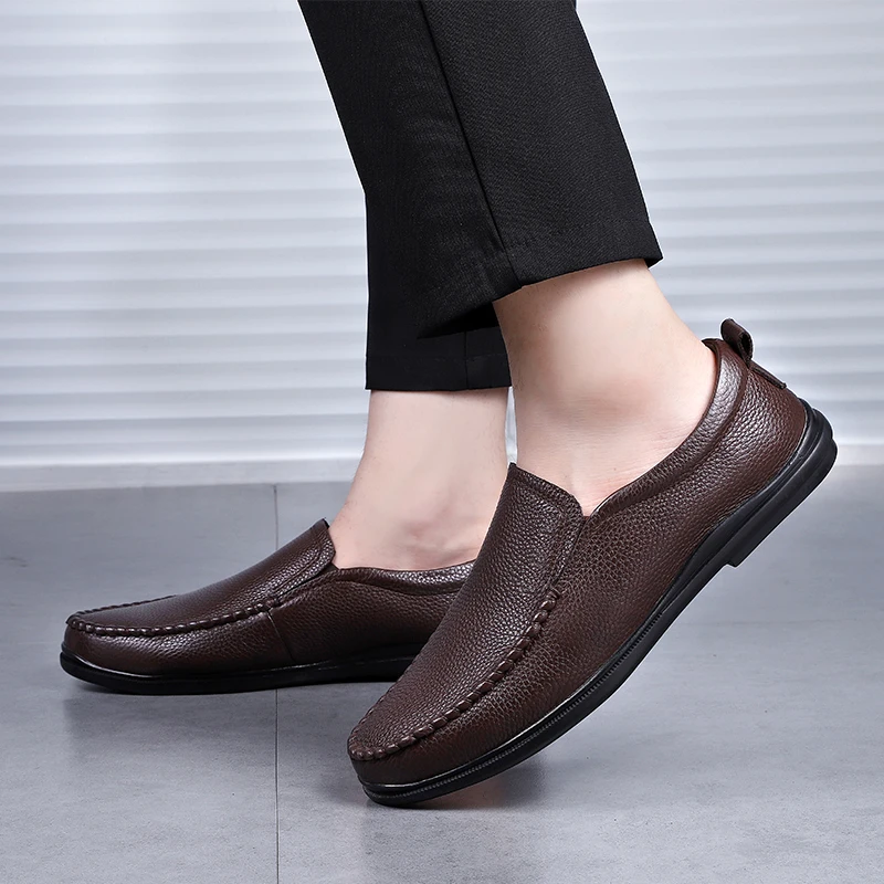 

Новинка, модные мужские повседневные Лоферы без застежки, универсальные дышащие мужские легкие туфли из натуральной кожи на плоской подошв...