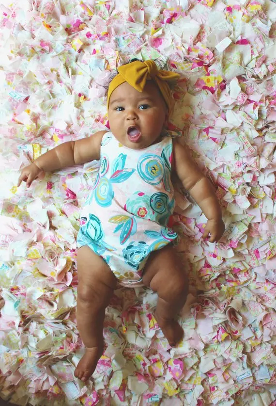 

Летний костюм для новорожденных девочек, комбинезон с коротким рукавом и буквенным принтом + цветная Лоскутная юбка + повязка на голову с цв...