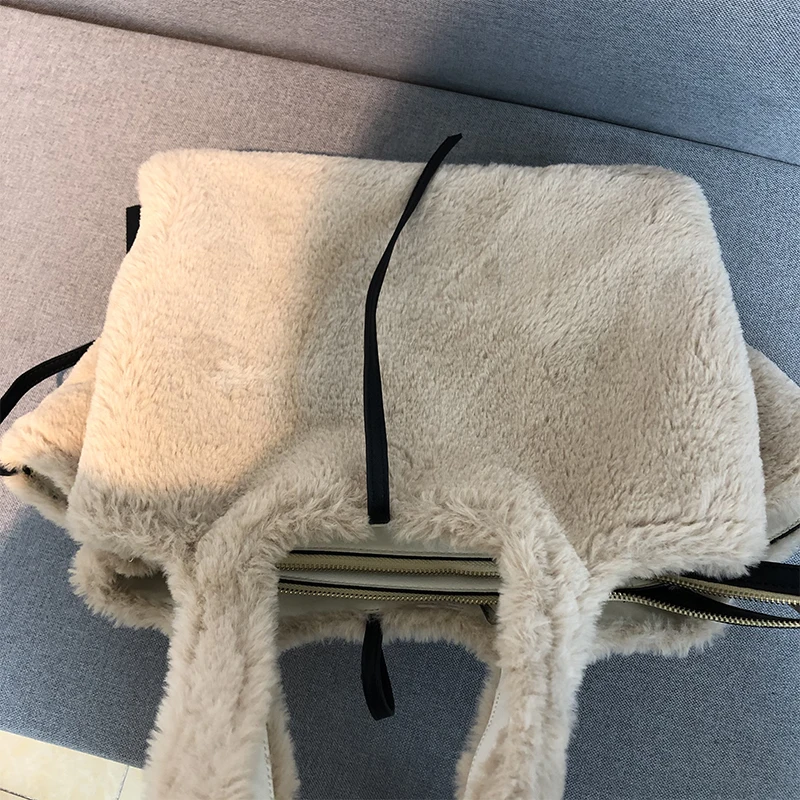 

Large Capacity Winter Tote Warm Faux Fur Big Handbags for Women Khaki Huge Hand Purse Travel Bags Female Trend New Designer Bags