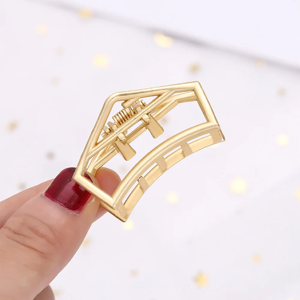 Модные женские Простые полые заколки для волос металлические в форме любовного