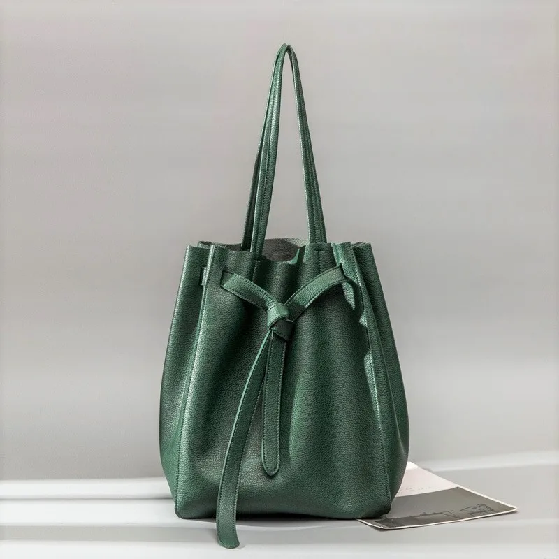 Сумка на плечо женская из мягкой кожи вместительный саквояж в ведро красивый