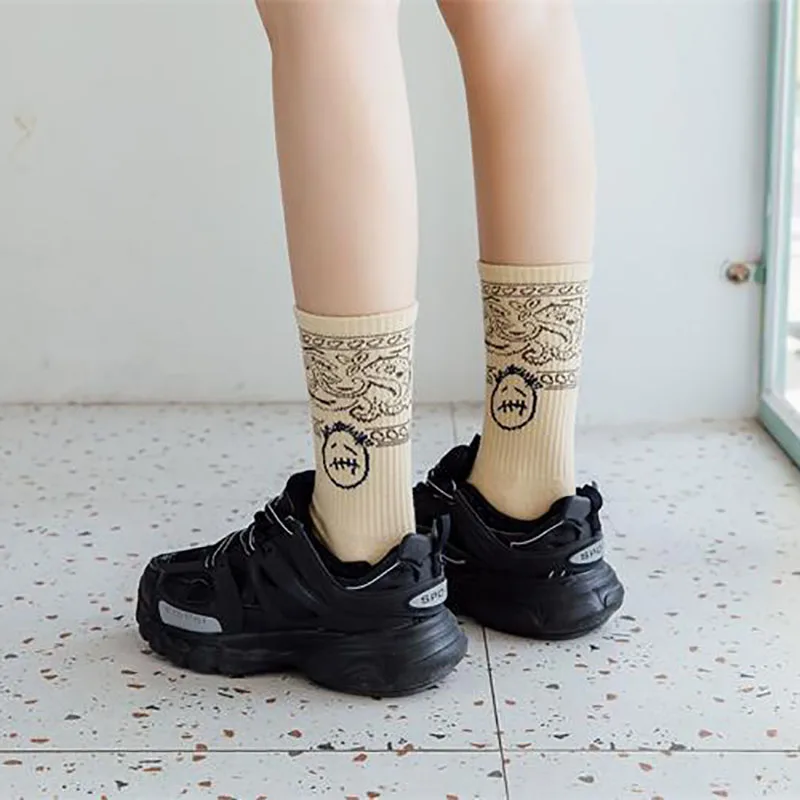 

2021 Fashion Happy Funny Cotton Sport Socks Lovely Cashew FlowerStreet Skateboard Socks For Men College Style Hip Hop Soxs Male