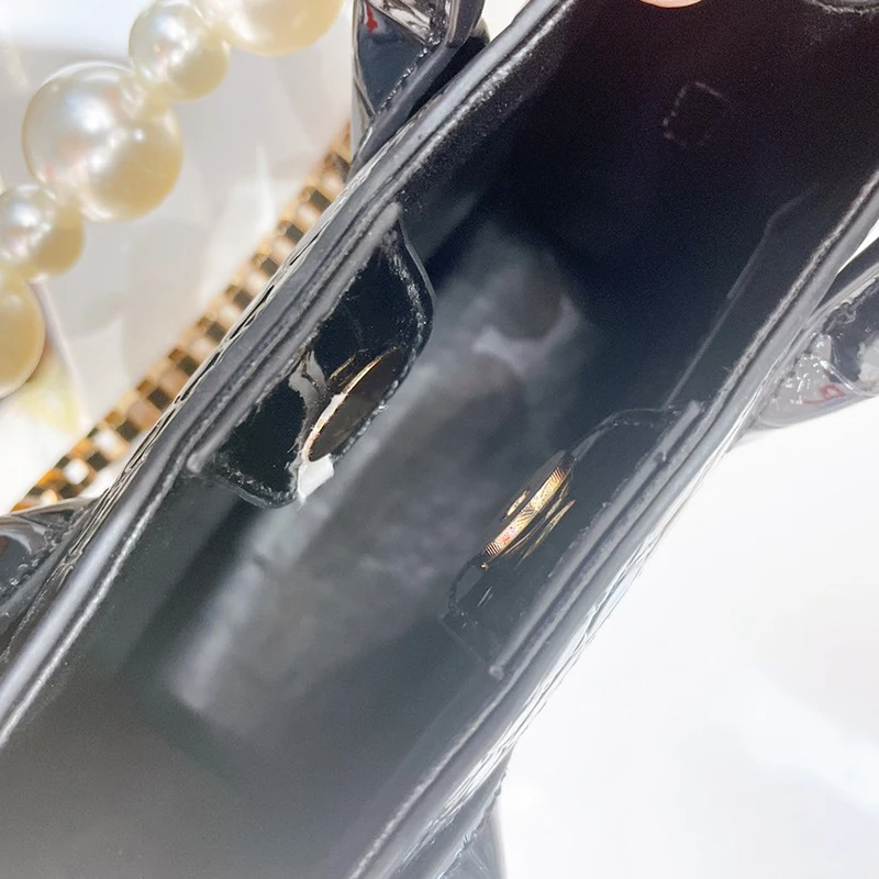 

Retro Crocodile Pattern Chain Shoulder Bag Women 2021 New Elegant Pearls Small Square Handbag Fashionable Purses Top Quality