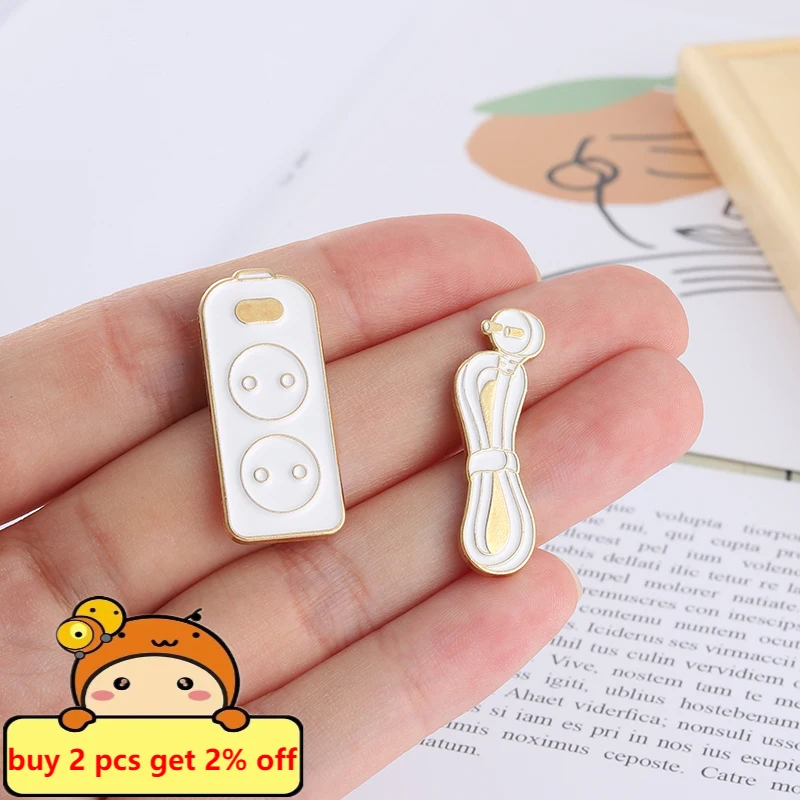 Штепсельная Вилка эмалированные булавки броши для пар аксессуары влюбленных