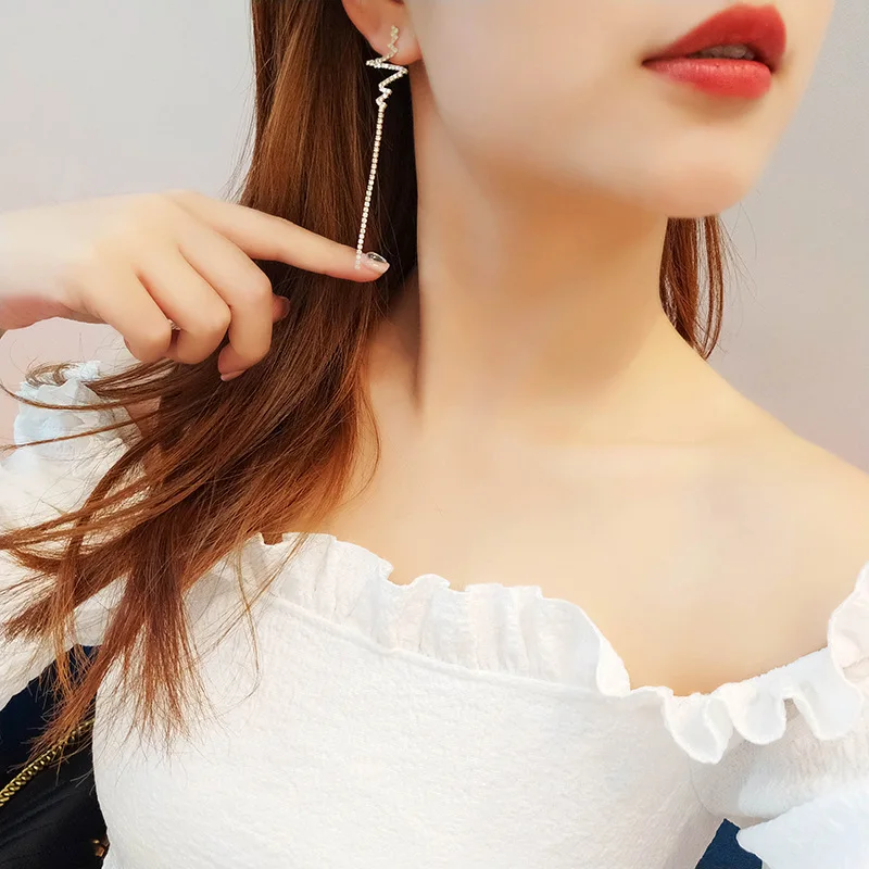 Новая Корейская версия красное сердце и длинные висячие Стразы ассиметричные