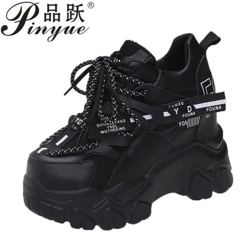 

Женские кроссовки на низком каблуке, на шнуровке