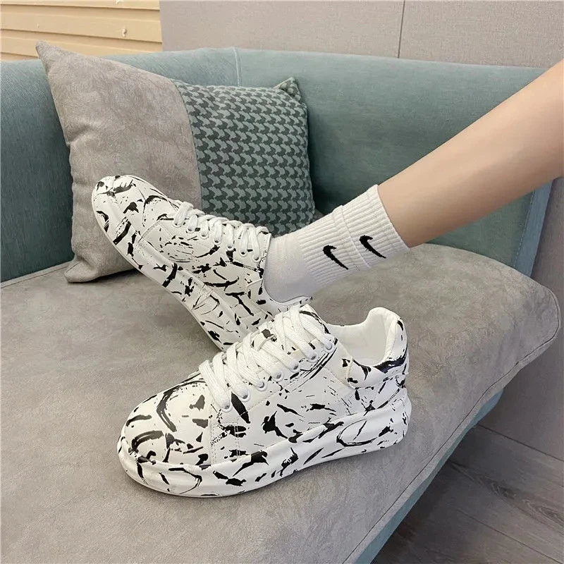 

White Graffiti Vulcanized Shoes for Women's 2022 Ladies Fashion Casual Shoes Student Girls Pathform Flat Trendy Sneakers