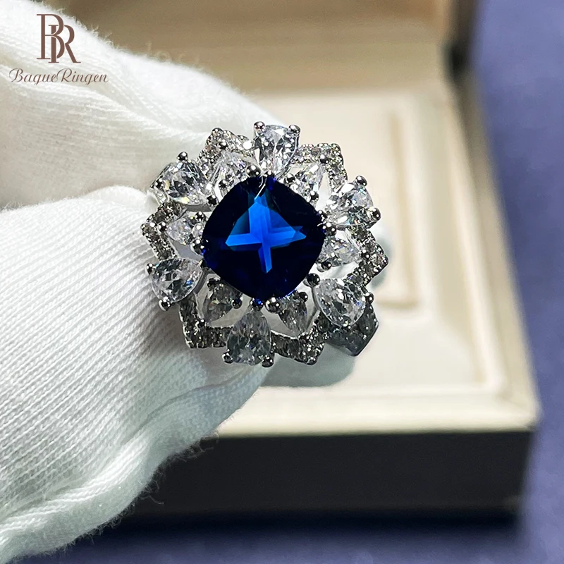 

Кольцо женское из серебра с драгоценными камни овальной формы с фианитом