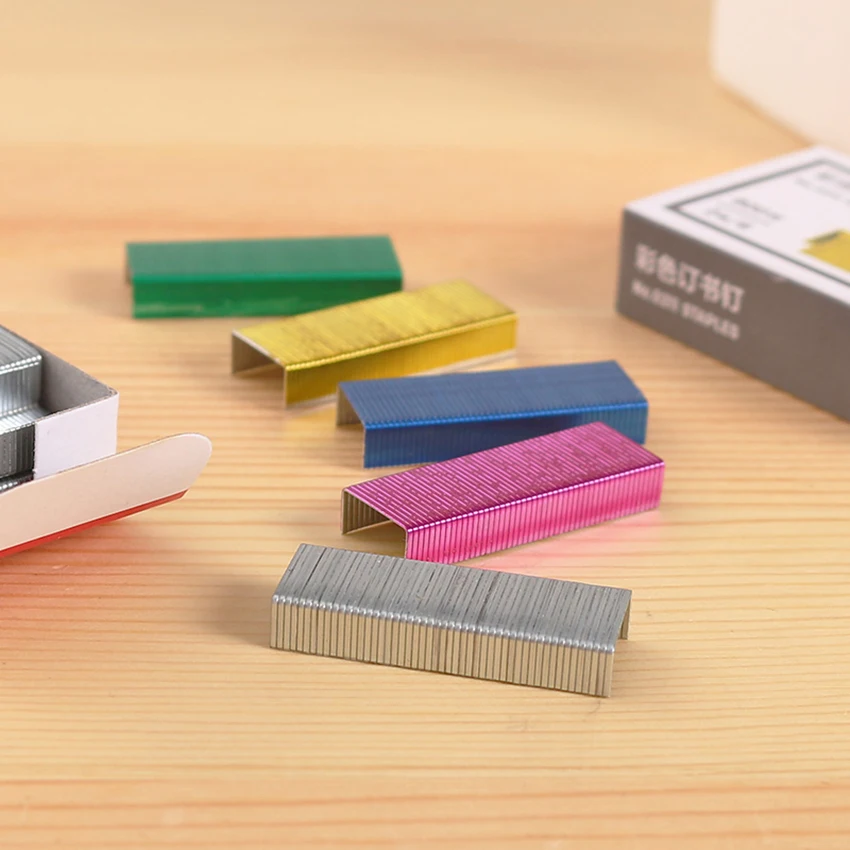 Universal 24/6 Chisel Point Standard Colorful Staples, 3.4cm Length, 800/Box, Paper Book Binding Staples Fits Standard Staplers