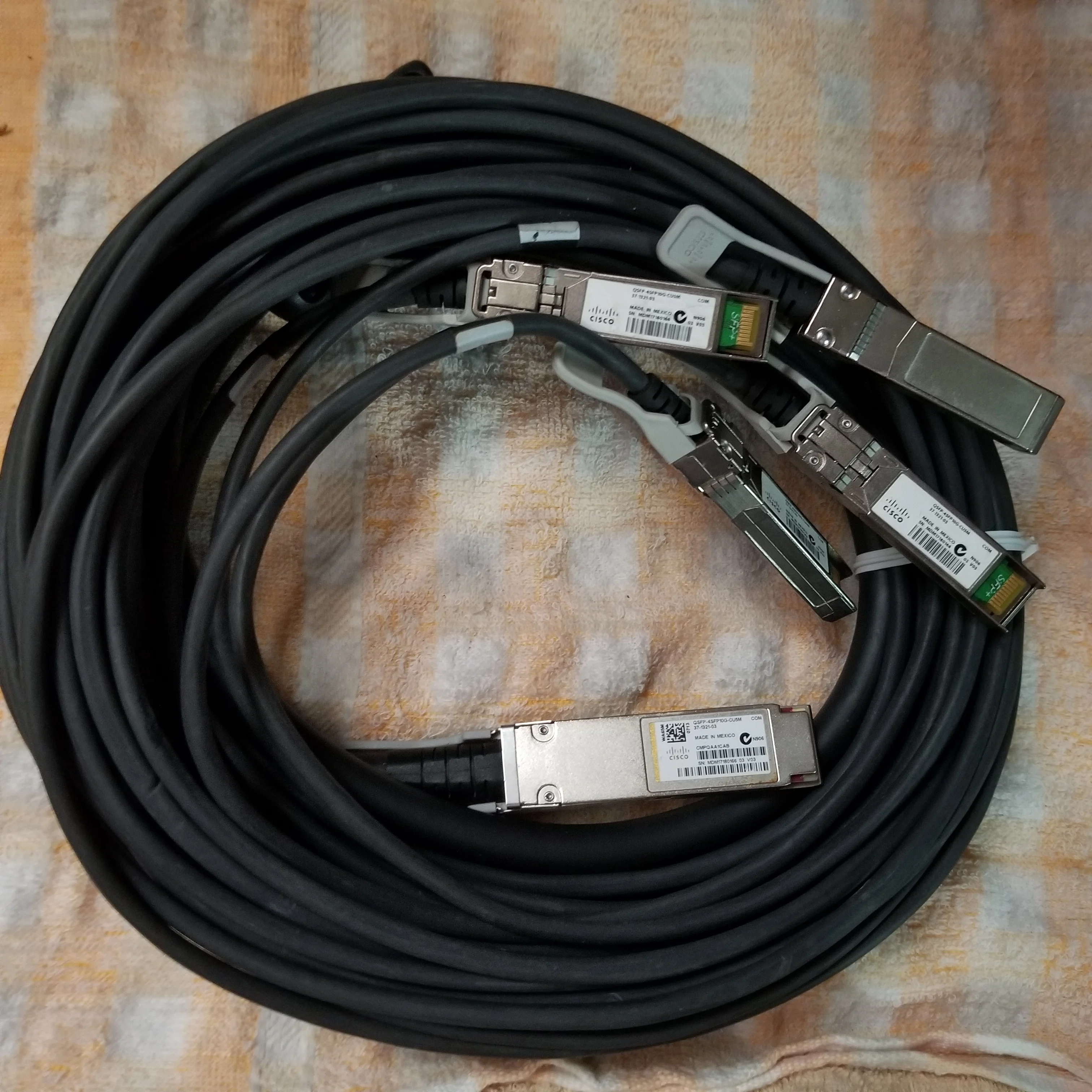 5 м 15ft 40G QSFP до 4 программированием в производственных условиях + 5m Большие размеры