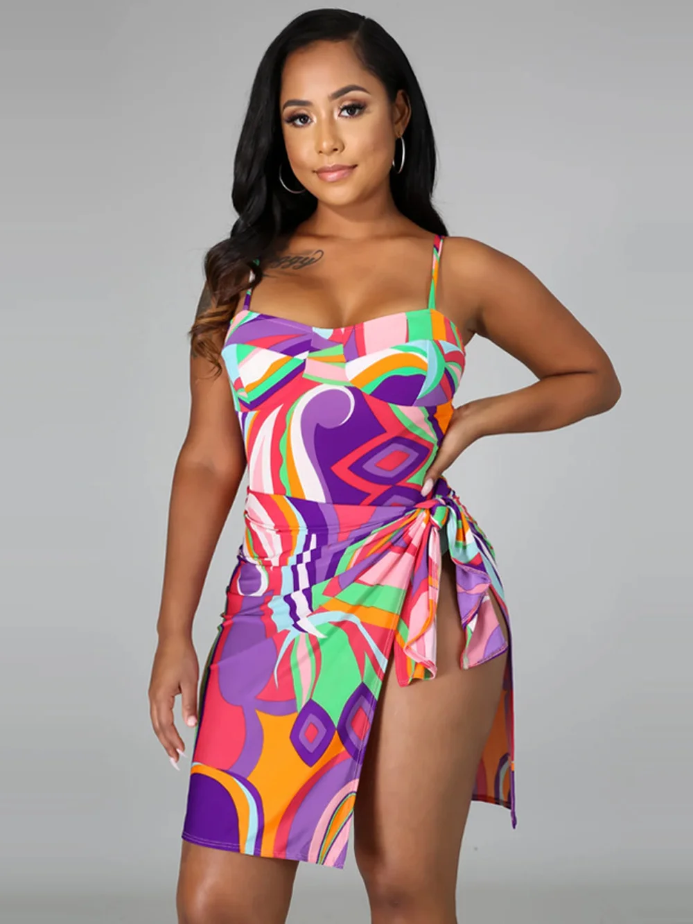 

Geometric Pattern Swimwear 2 Piece Outfits for Women Spaghetti Strap Skinny Bodysuits and Side Split Skirts Summer Beach Suits