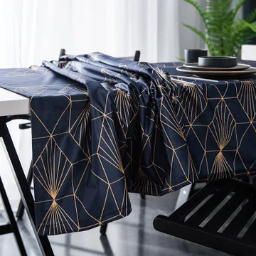 Бархатная скатерть с принтом прямоугольная темно синего и золотого цвета для