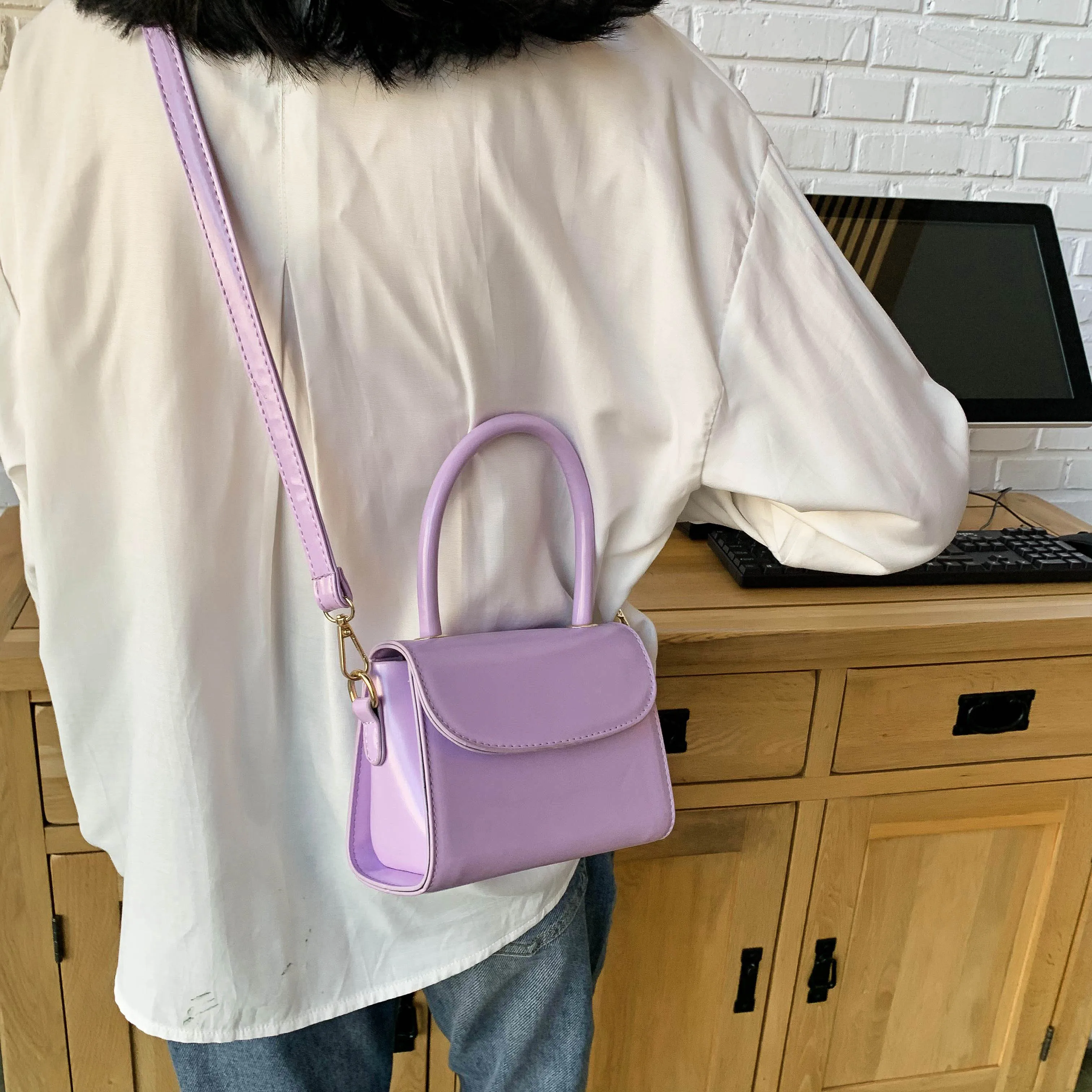 Маленькая сумка-Кроссбоди из искусственной кожи для женщин 2020 летние однотонные