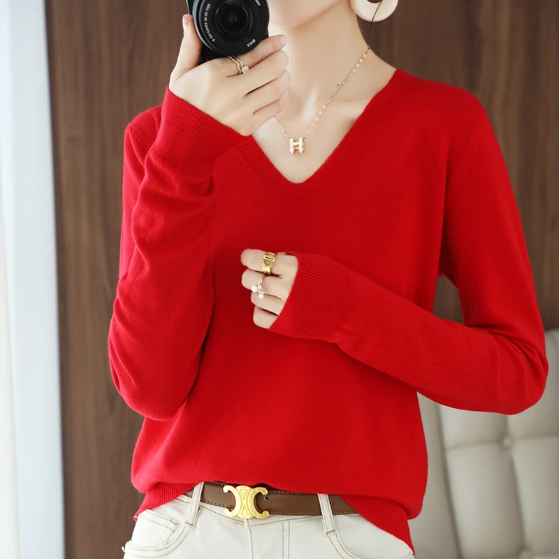 Женский однотонный базовый вязаный пуловер с широким V-образным вырезом