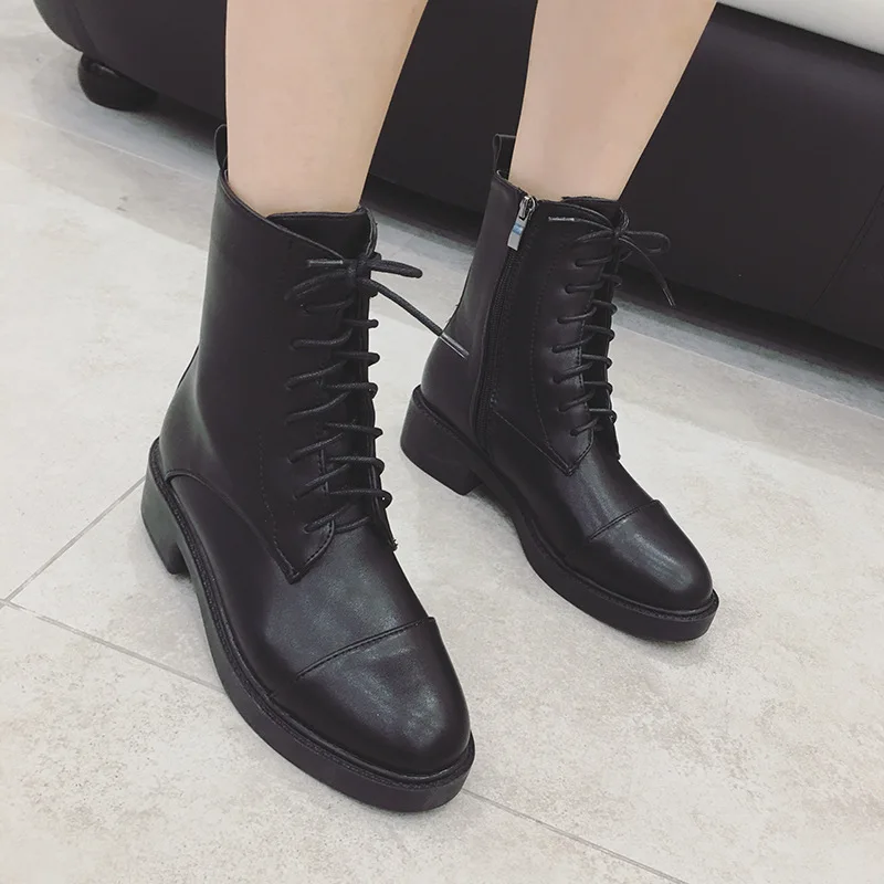 Женские зимние плюшевые ботинки на плоской подошве черные мотоциклетные