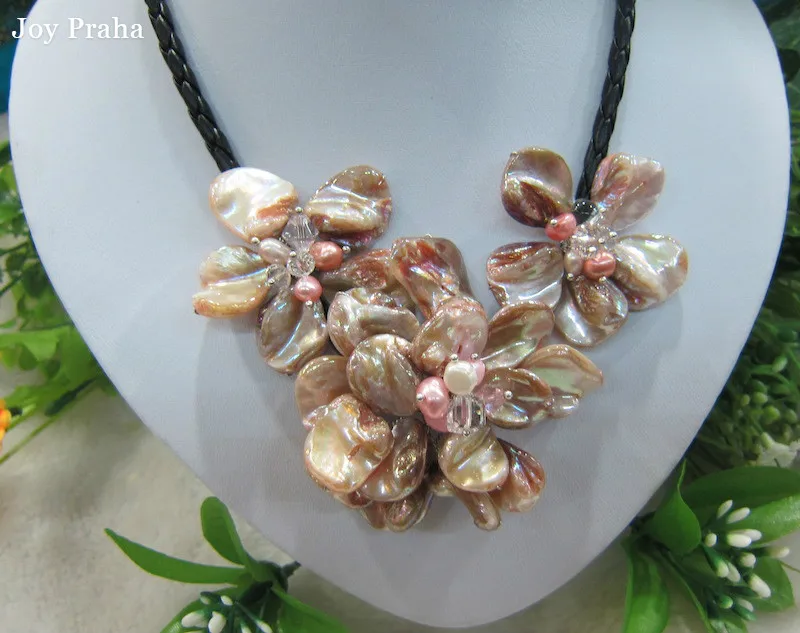 

Light pink natural pearl shell women necklace / Hand-woven flower necklace / wholesale dropshipping