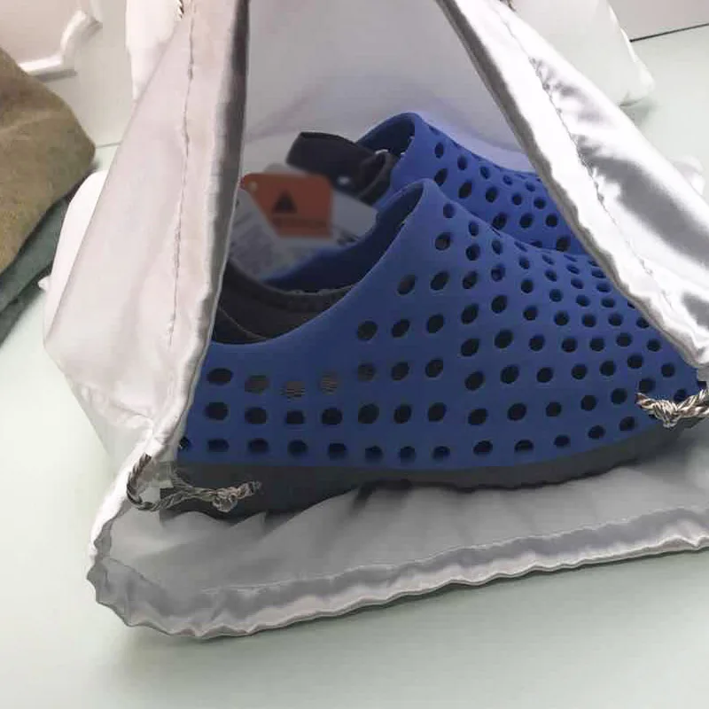 Белая сумка Пылезащитная с карманом на шнурке Экологичная для хранения одежды