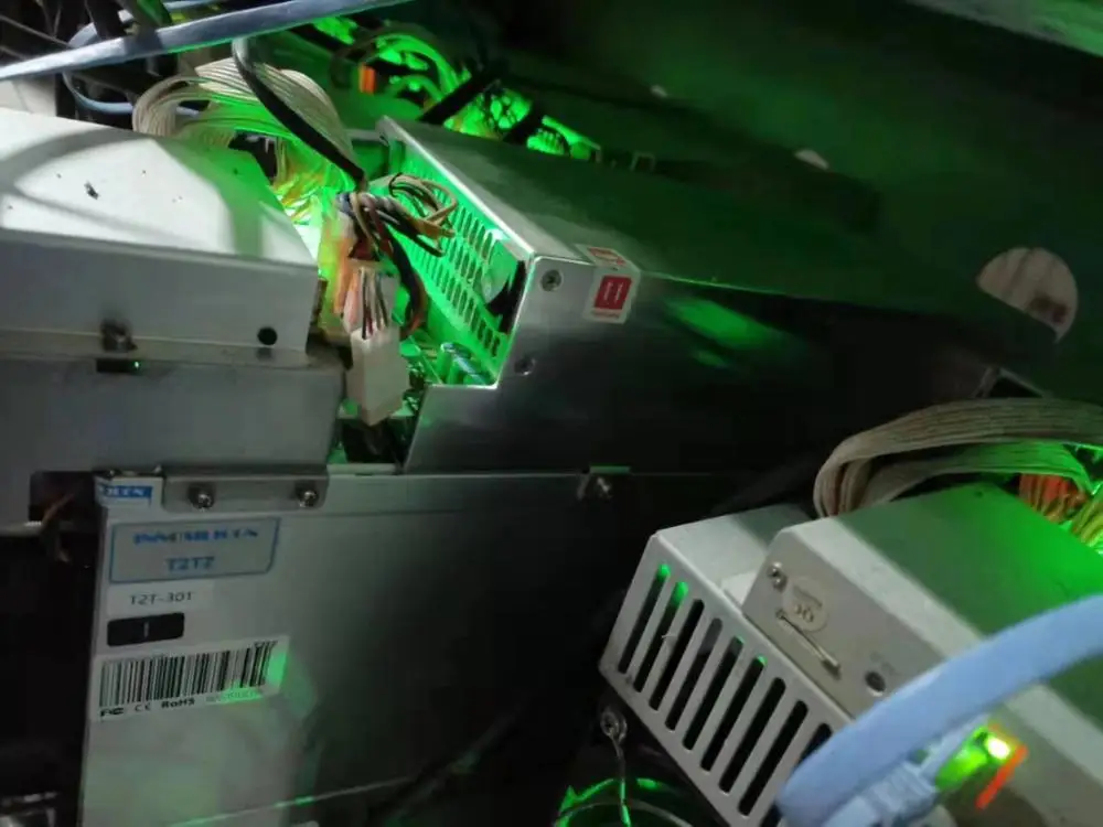 Майнер Innosilicon T2T 30TH/s SHA256 Биткоин BTC BCH б/у лучше чем WhatsMiner M3 M21S M20S Antminer S9 S17 T9 + T17 |