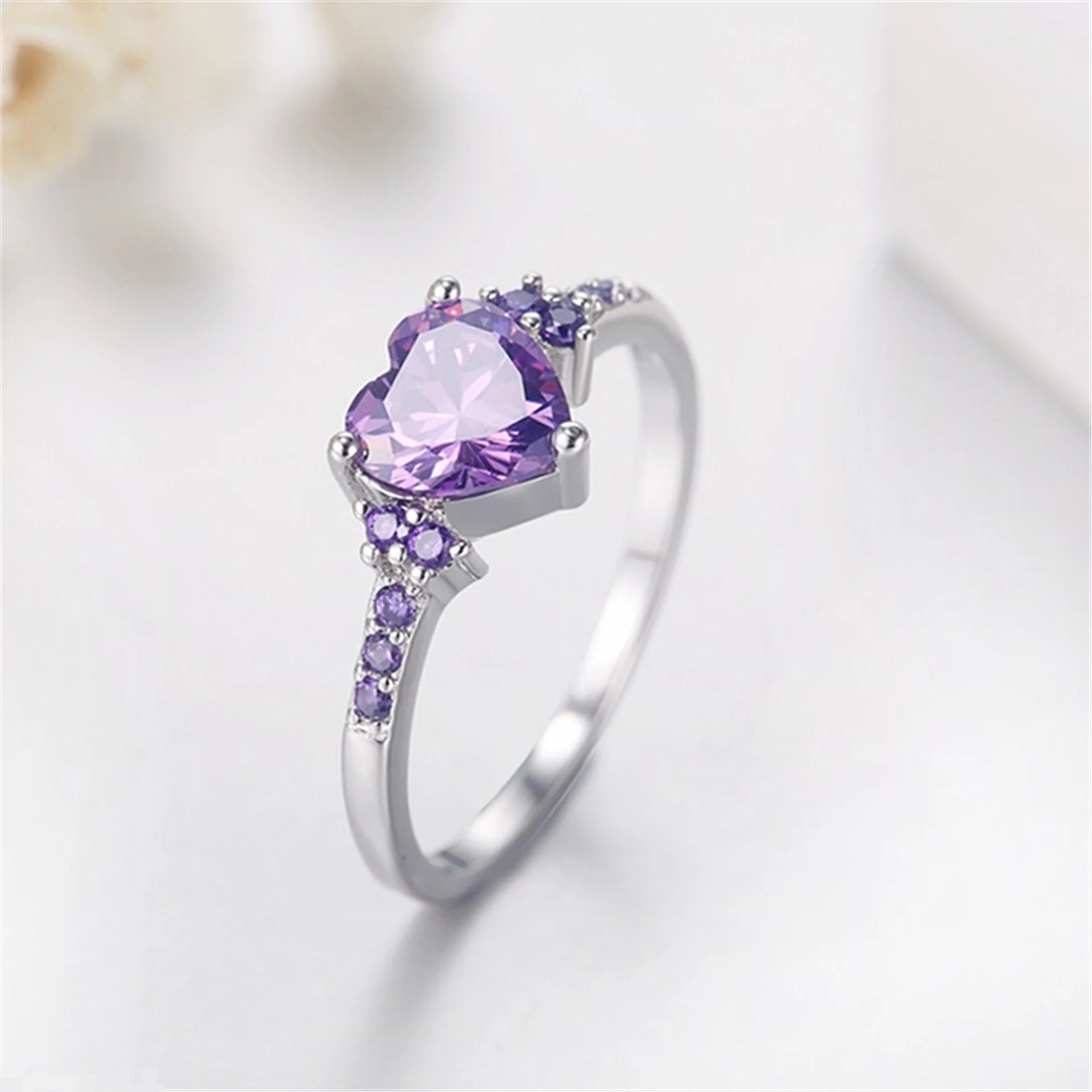 

Fashion Bride New Cute Heart Heart Design Purple Crystal Ring Charm Women Silver Plated Ring Wedding Jewelry Accessories