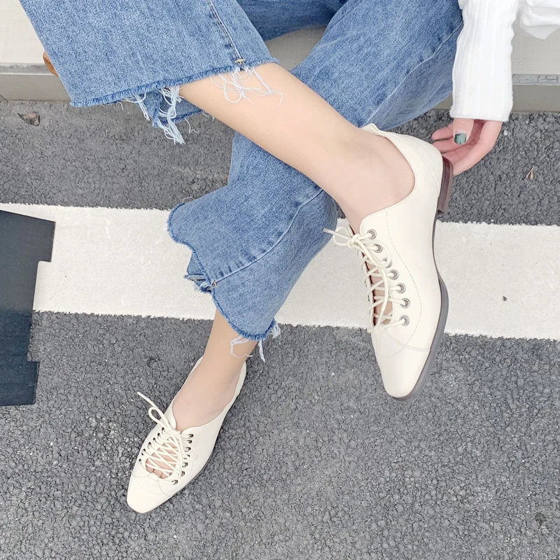 

Autumn Women Casual Loafers 2020 Retro Genuine Leather Flats Female Lace Up Mules Square Toe Basic Brogue Shoes Plus Size 43