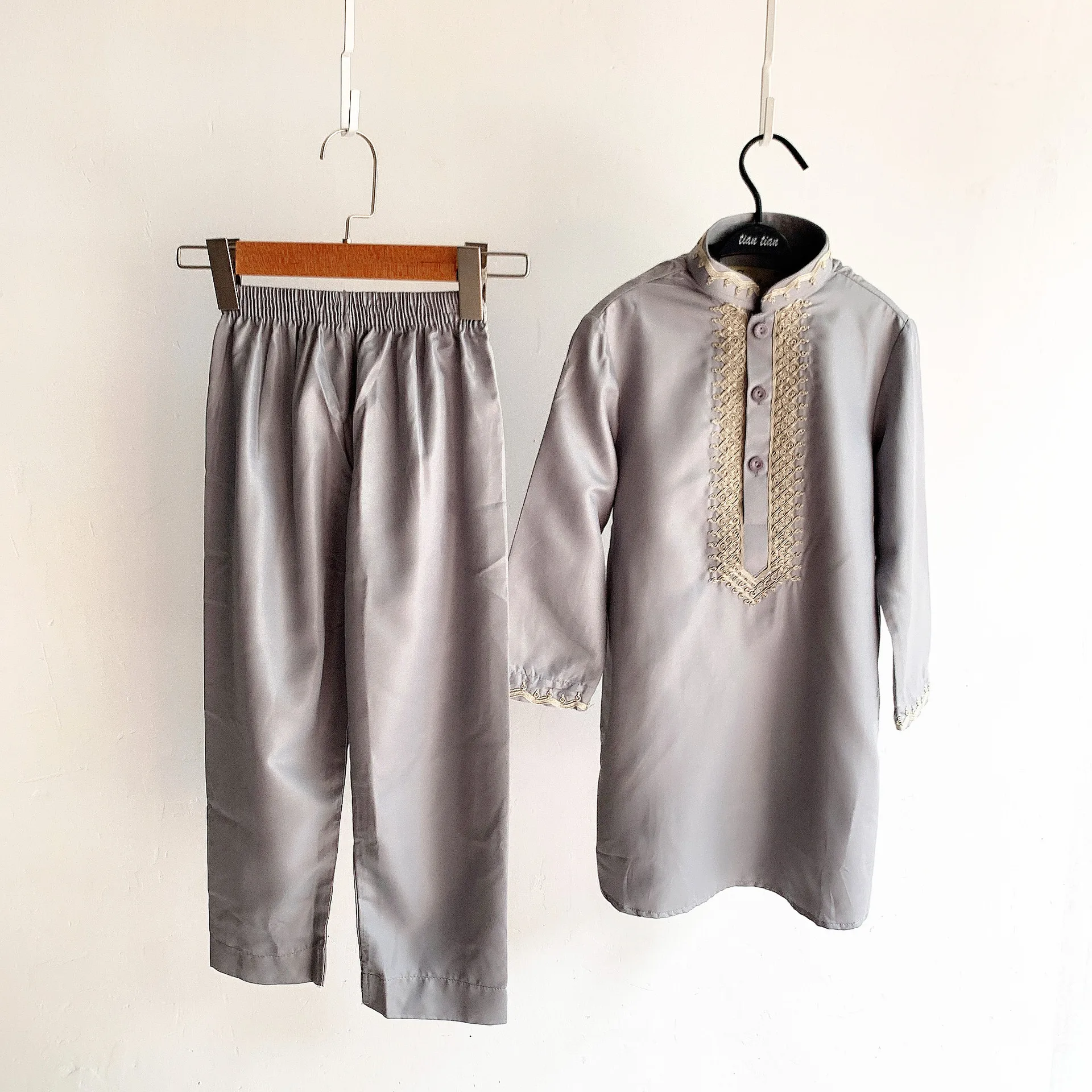 Muslim Clothes Children'S Muslim Two-Piece Button Embroidery Men'S Clothing Muslim Sets Musulman Hombre Lsmn015