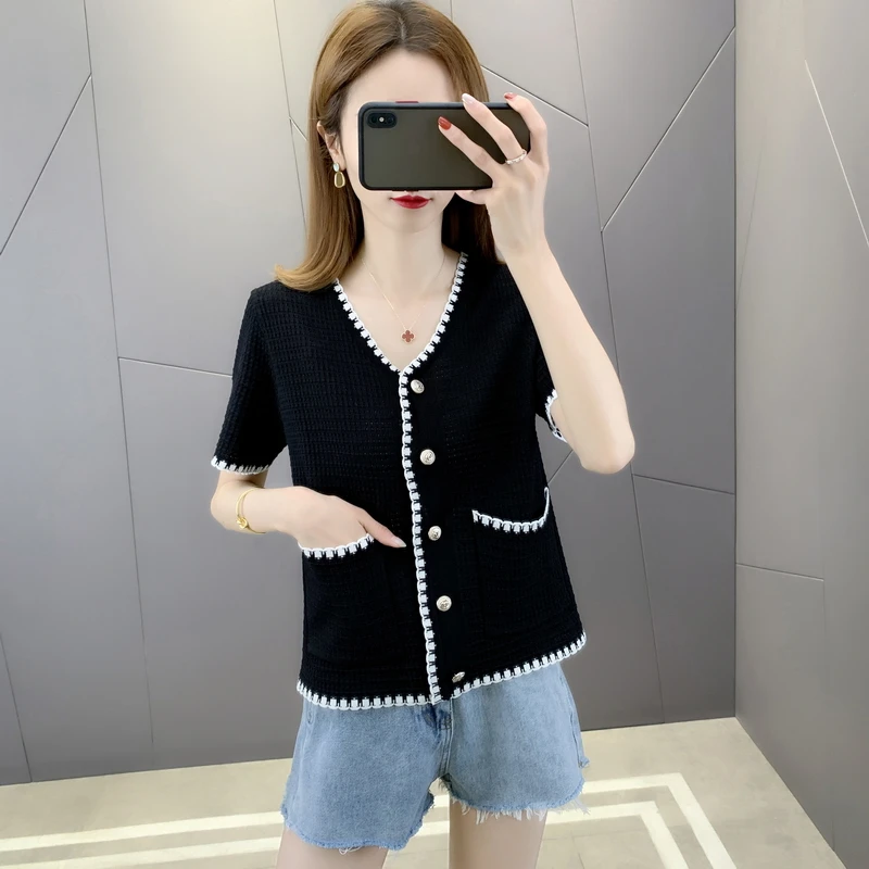 Кардиган с V-образным вырезом карманами и пуговицами |