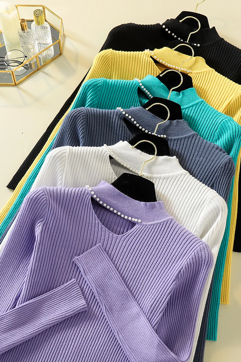 Женский свитер с круглым вырезом Heliar однотонный облегающий вязаный отделкой