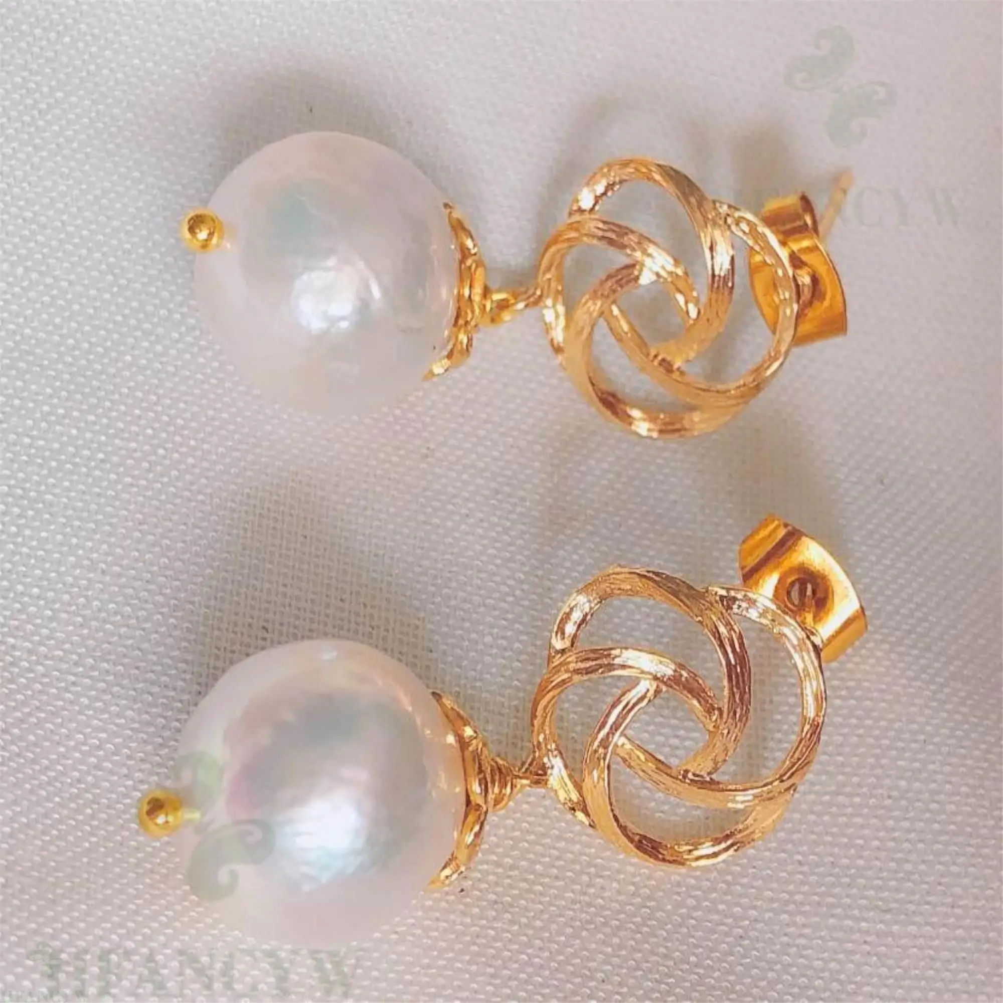 Белый барочный жемчуг серьги 18k полые стержня уха AAA натуральный кроличий мех для