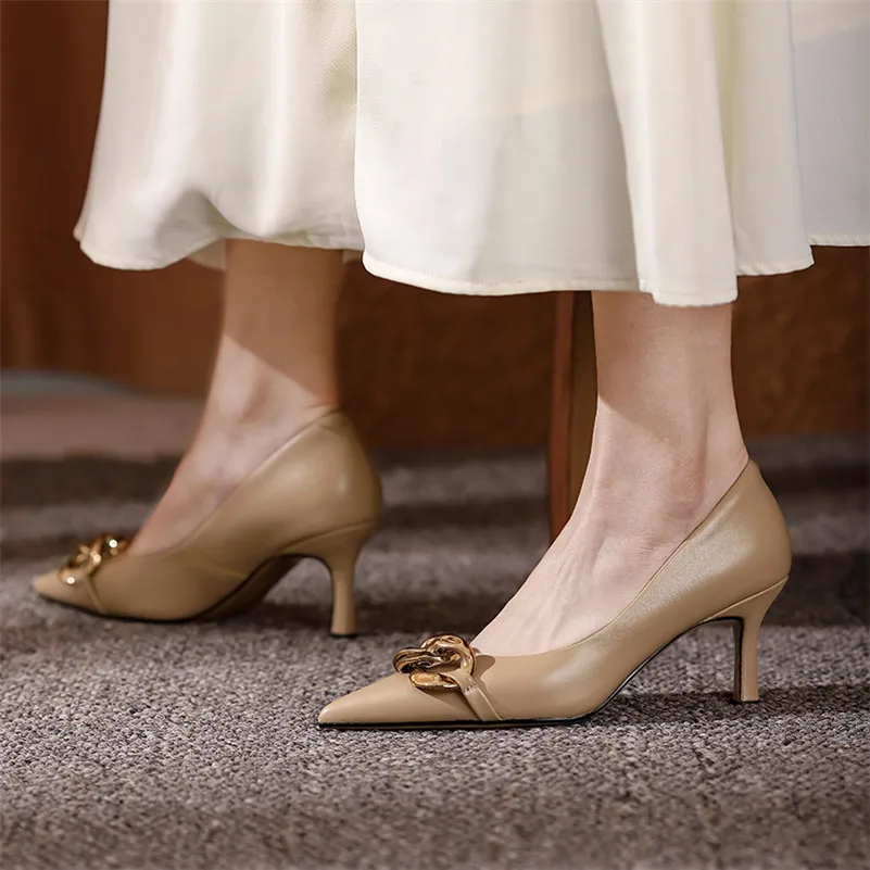 

Женские туфли на высоком каблуке-шпильке, бежевые офисные туфли из натуральной кожи с металлическим украшением и острым носком, 2021