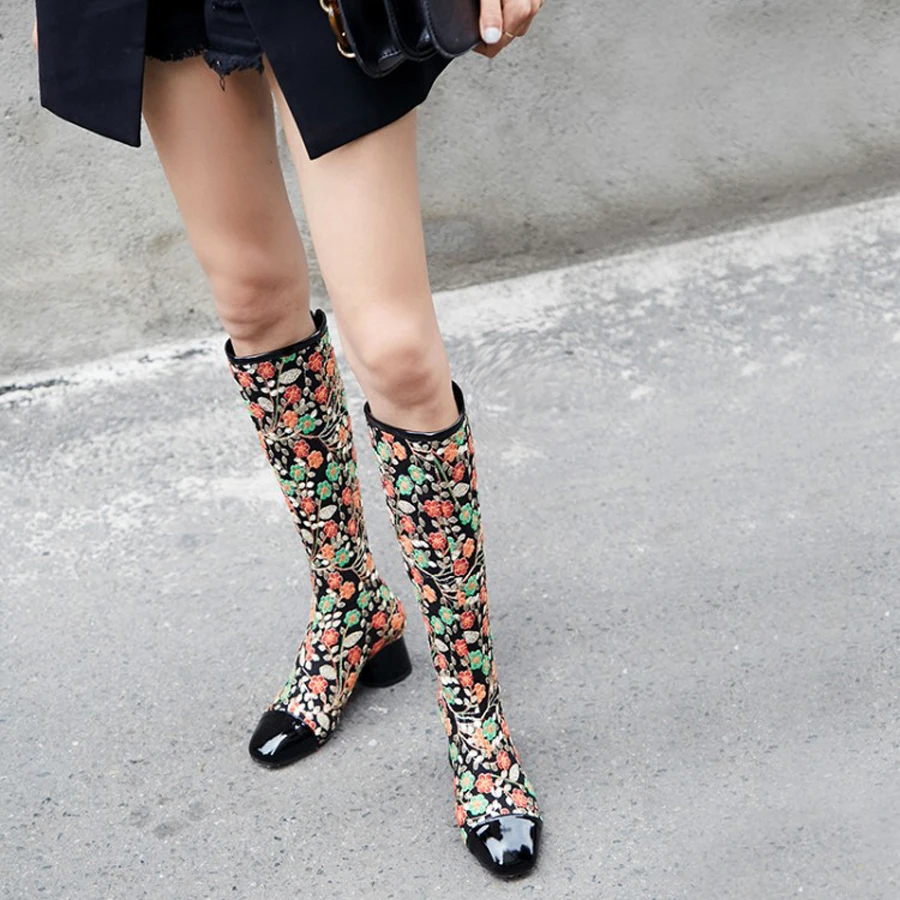

Prova Perfetto New Embroiders Knee High Boots Women Patent Leather Patchwork Square Toe Flowers Runway Long Boots Femininos