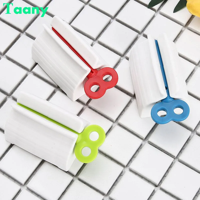 Многофункциональное средство для очистки лица выдавливатель зубной пасты на