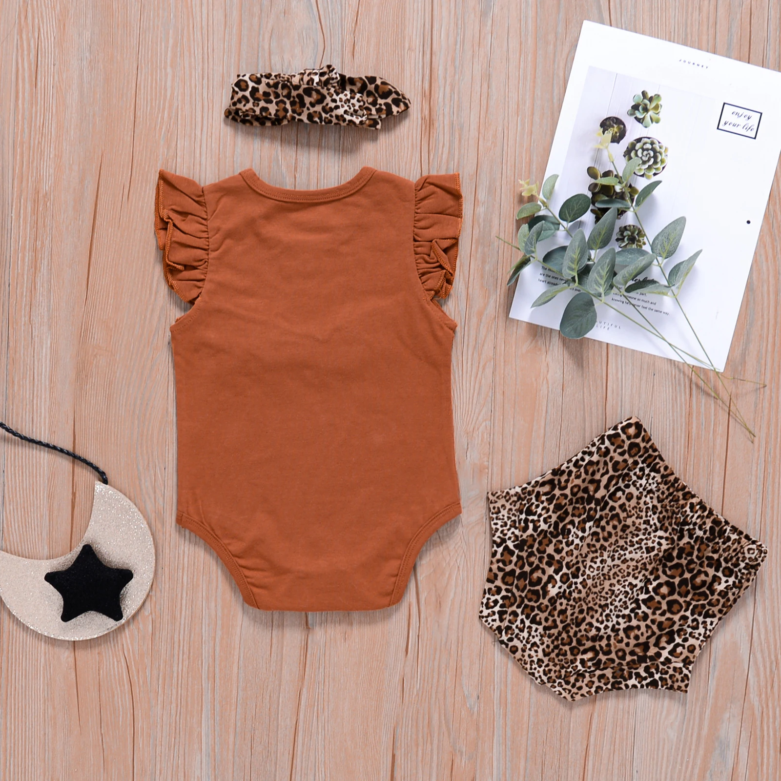 

2021 New Summer 0-24M Baby Girl 3Pcs Set Brown Flared Short Sleeve Ruffled Buttons Bodysuit+Leopard Shorts+Bow Toddler Clothes