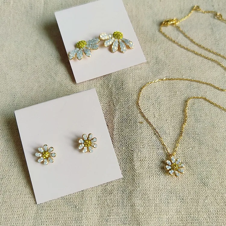 Daily deserve to act the role of dazzling opal Daisy flowers stud earrings necklace suits