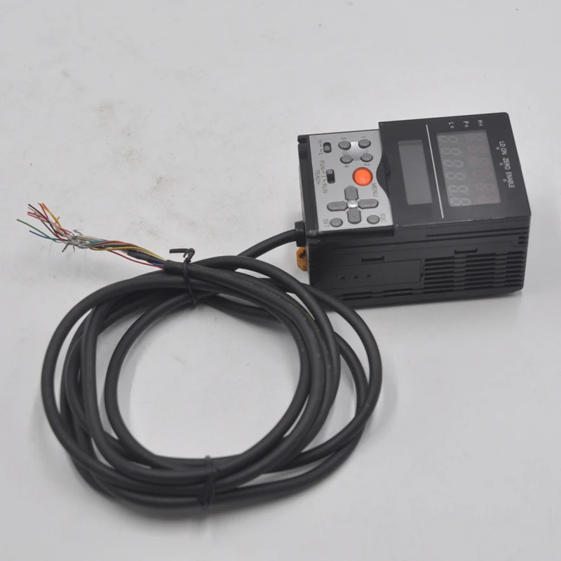 

OMRON ZS-LDC11 24VDC 0.5A high precision laser displacement sensor