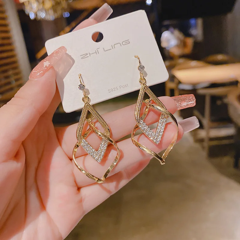 

Модные 2021 серьги-капли с кристаллами, корейские элегантные длинные золотые серьги с кисточками для женщин и девушек, модные украшения, женс...