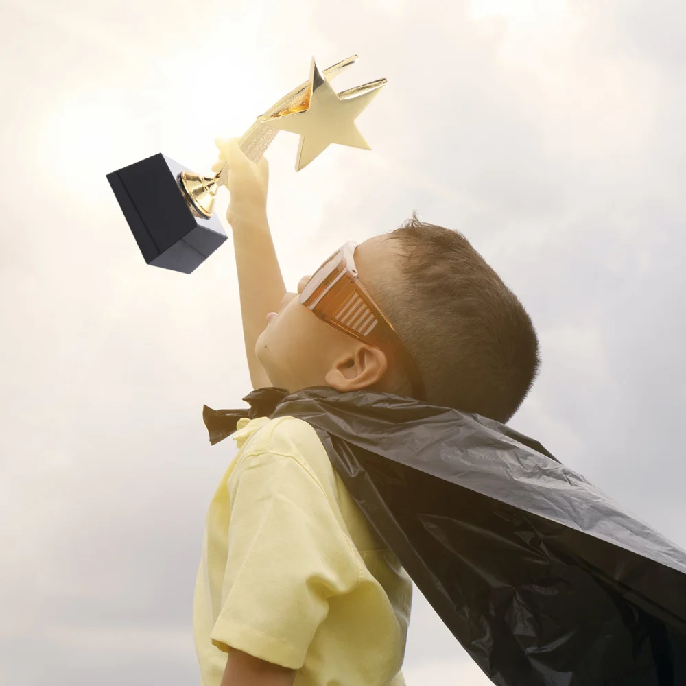 

1PC Golden Star Design Award Trophy Resin Reward Prizes Decor Gift Awards Trophy for Sports Competition Games