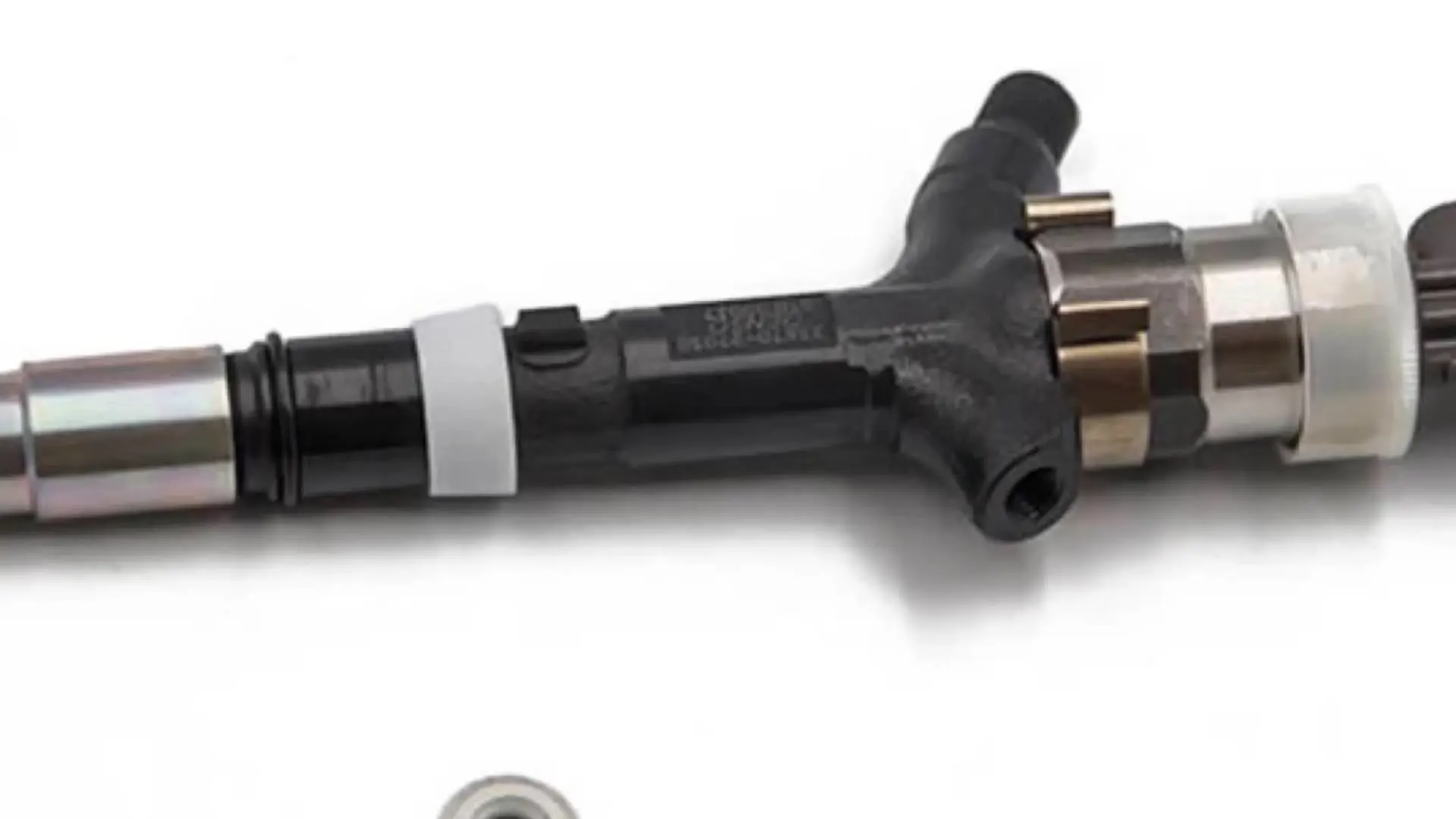 

High performance diesel engine fuel injector nozzle 23670-30450