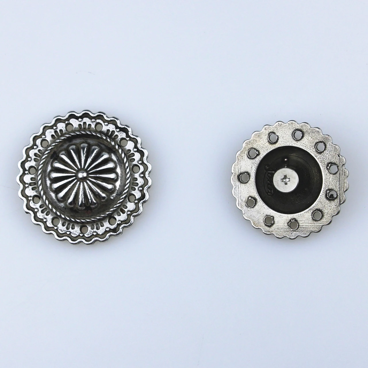 Кожевенное изделие металлическое Conchos античное серебряное покрытие 607137-32/36 Diy