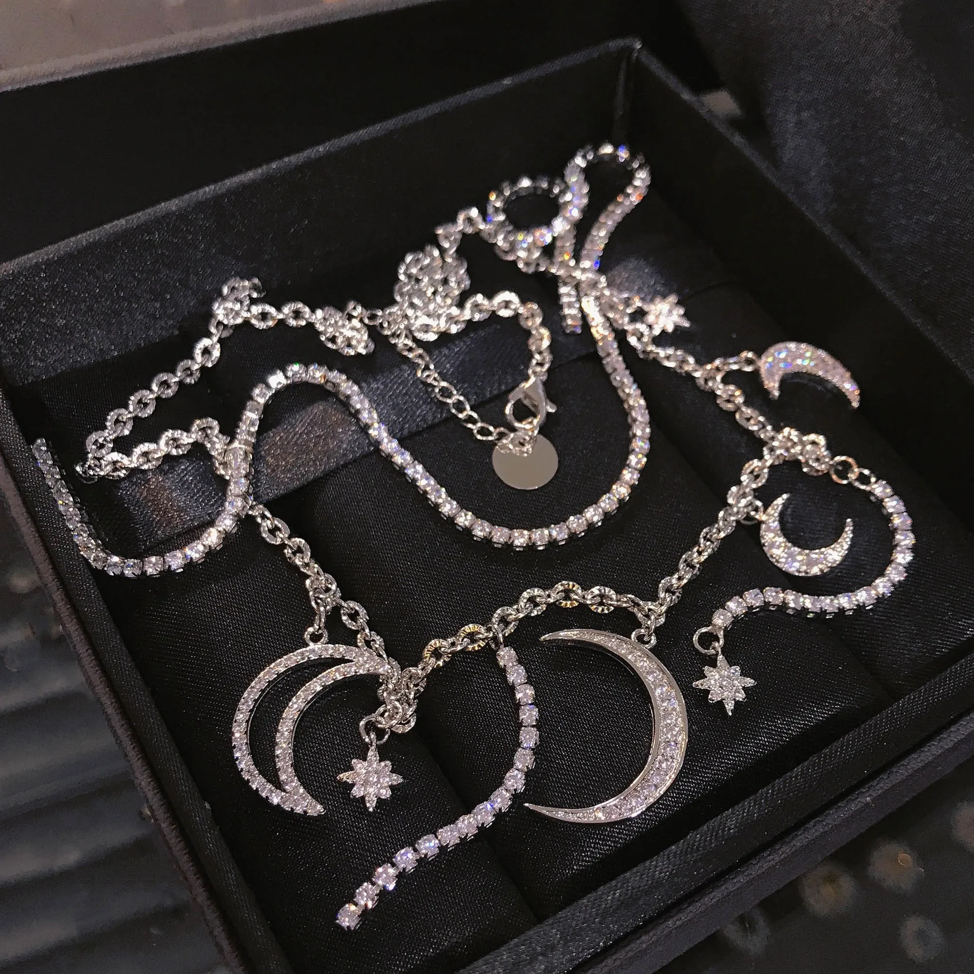 

Fashion Full Rhinestone Moon and Star Choker Necklaces for Women Geometric Crystal Necklaces Weddings Jewelry Party Gifts