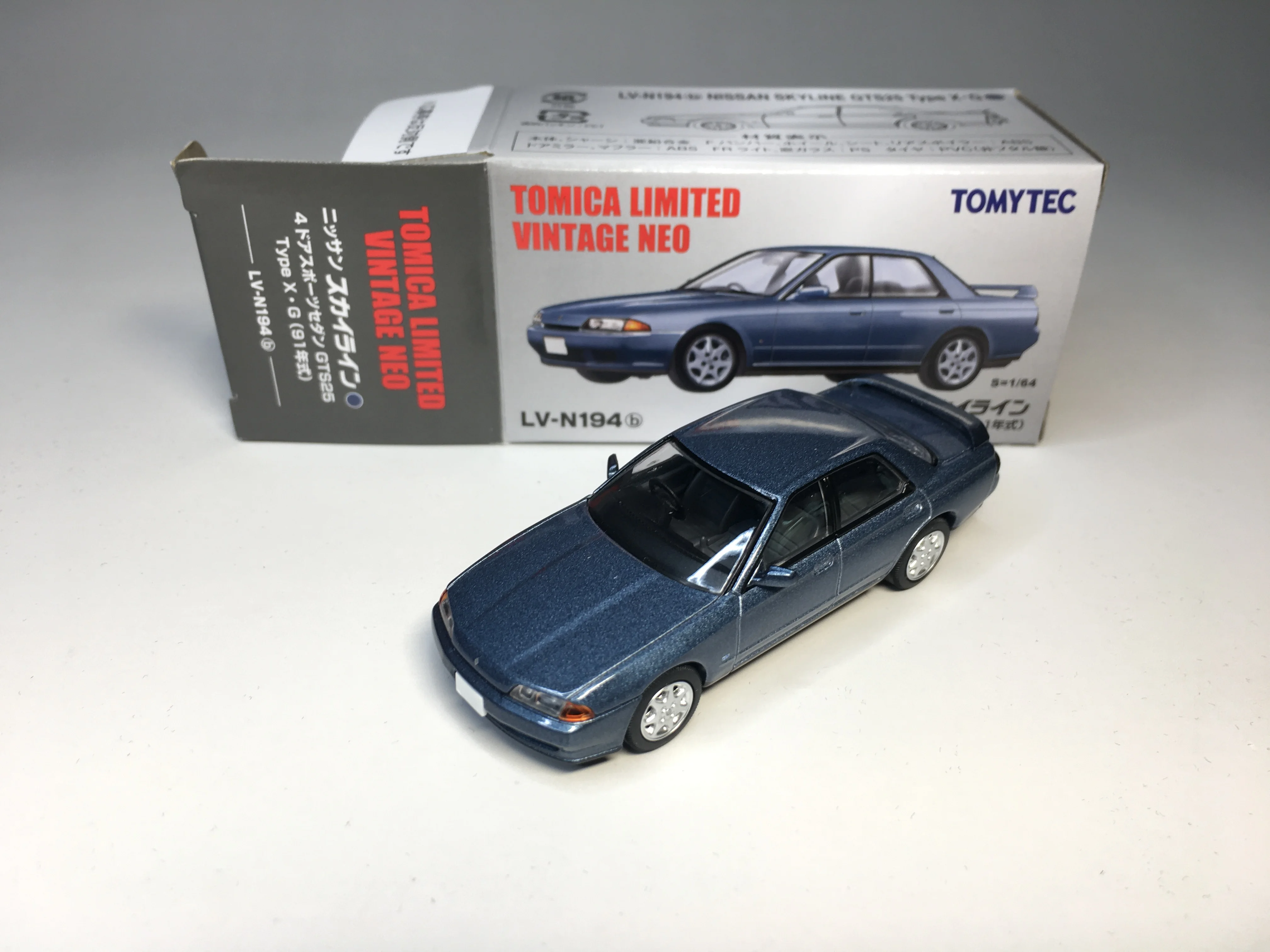 

TOMYTEC TLV 1/64 Nissan Skyline GTS25 Type XG LV-N194b Die Cast Model Car Collection Limited