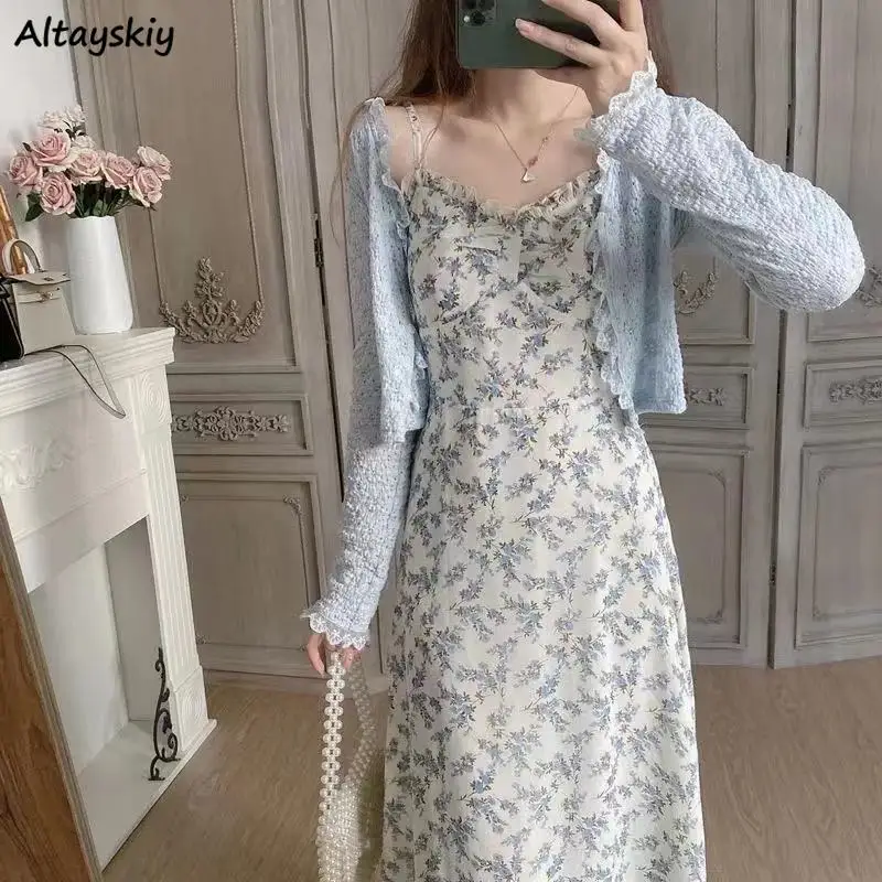 Женское платье без рукавов с цветочным принтом