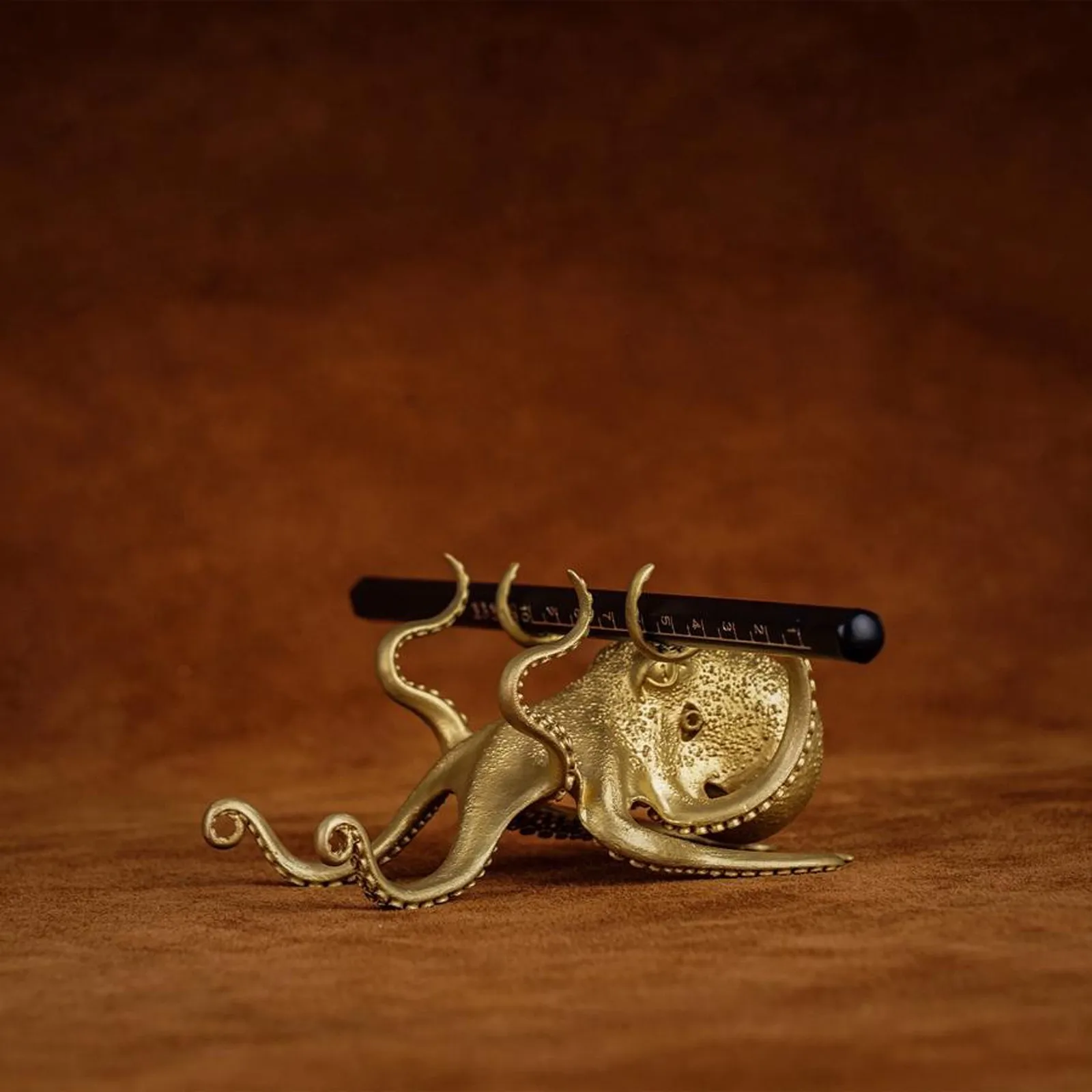 

Golden Octopus Shape Cell Phone Holder Brass Computer Phone Pen Holder Decoration Holder Desk Phone Stand Artwork Home Decor