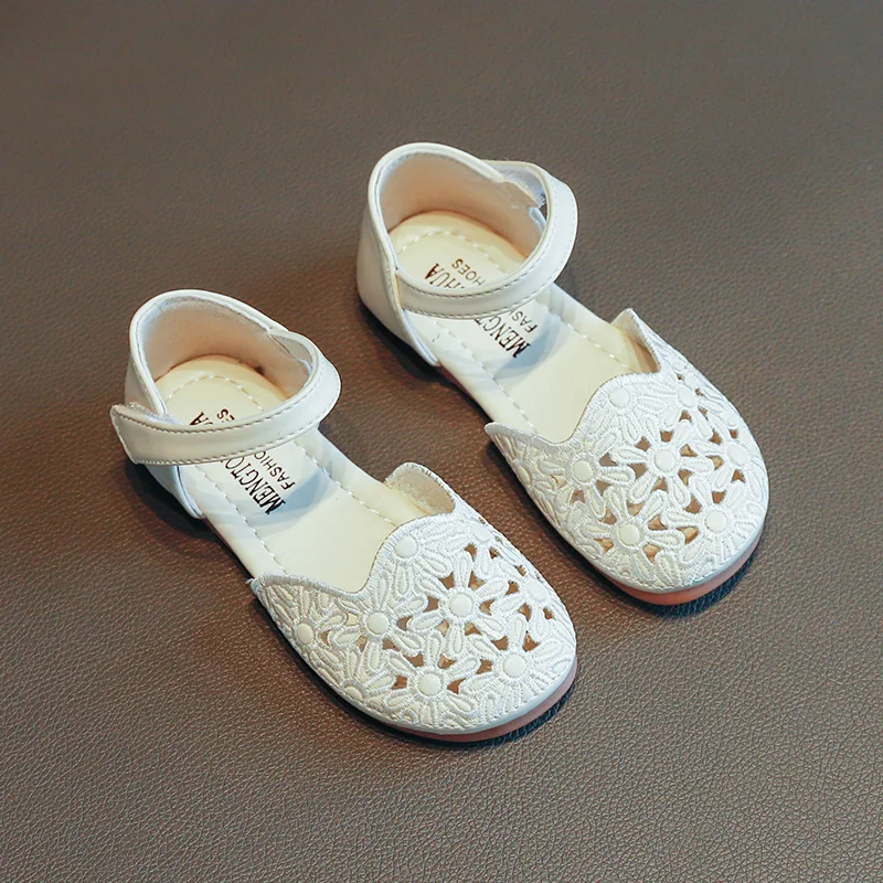 

Girls Sandals Children Princess Sandals Toes Covered Floral Sweet Kids Beach Shoes 2021 Spring Summer Soft Cut-outs Flowers Cute