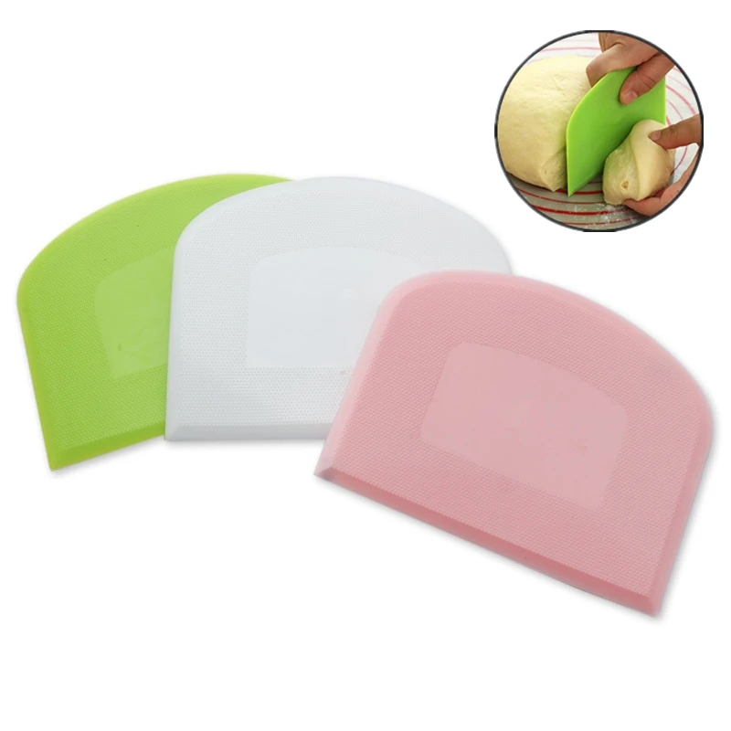

1PCs Plastic Dough Scraper Cream Smooth Cake Spatula Baking Pastry Tools Kitchen Butter Knife Dough Cutter Baking Pastry Tools