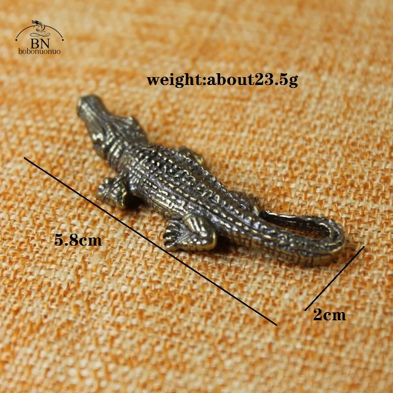 Миниатюрная фигурка крокодила из меди