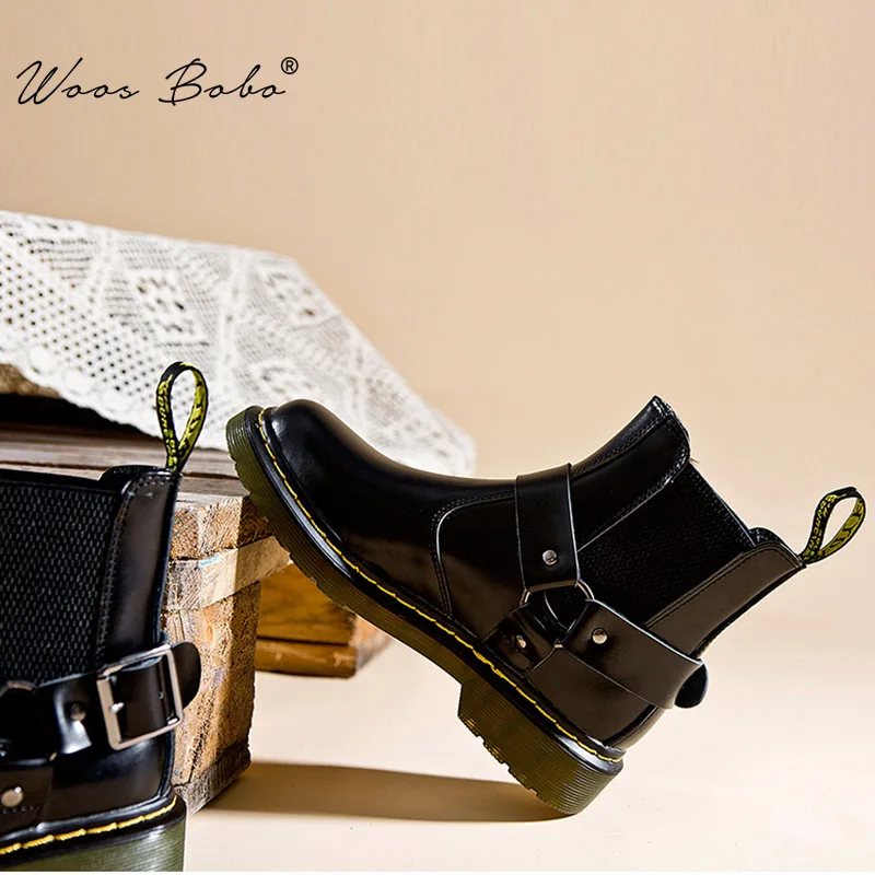 Женские короткие ботинки из натуральной кожи Челси с серебряным ремешком и