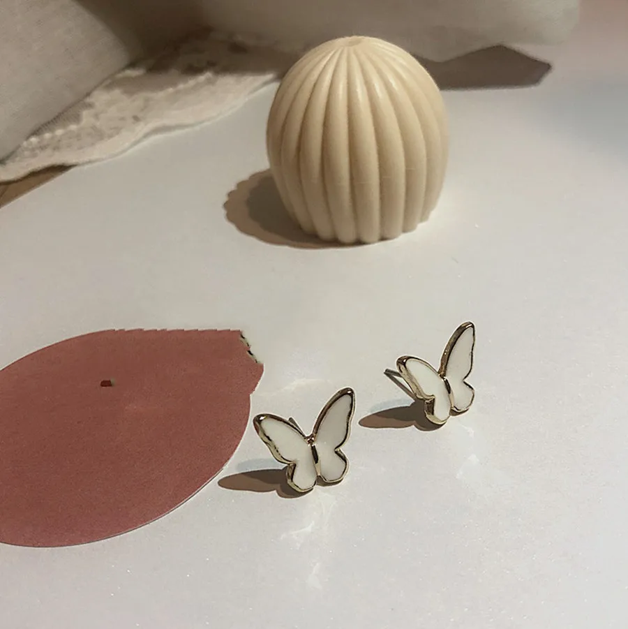 

New Stainless Steel Butterfly Earrings Simple Shiny Silver Butterfly Ear Studs For Ladies And Girls Romantic Sweet Wild Earrings