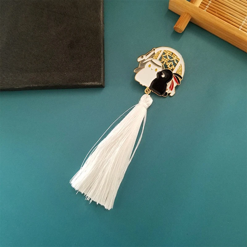 

Black White Rabbit Enamel Pin Tassel Brooch Bag Clothes Badge Lapel Pin Cartoon Animal Jewelry Gift 1PCS