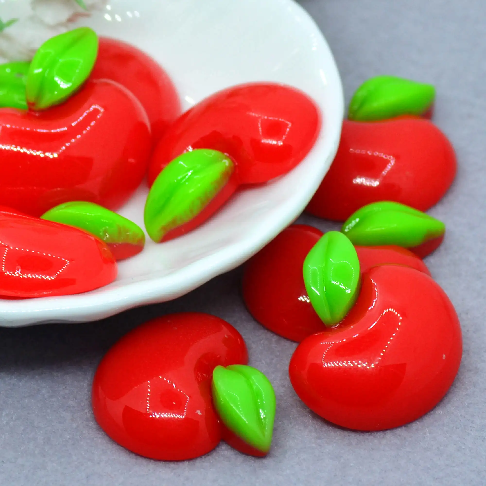 10 шт. Кабошоны с красными яблоками из смолы плоской задней стороной украшения для